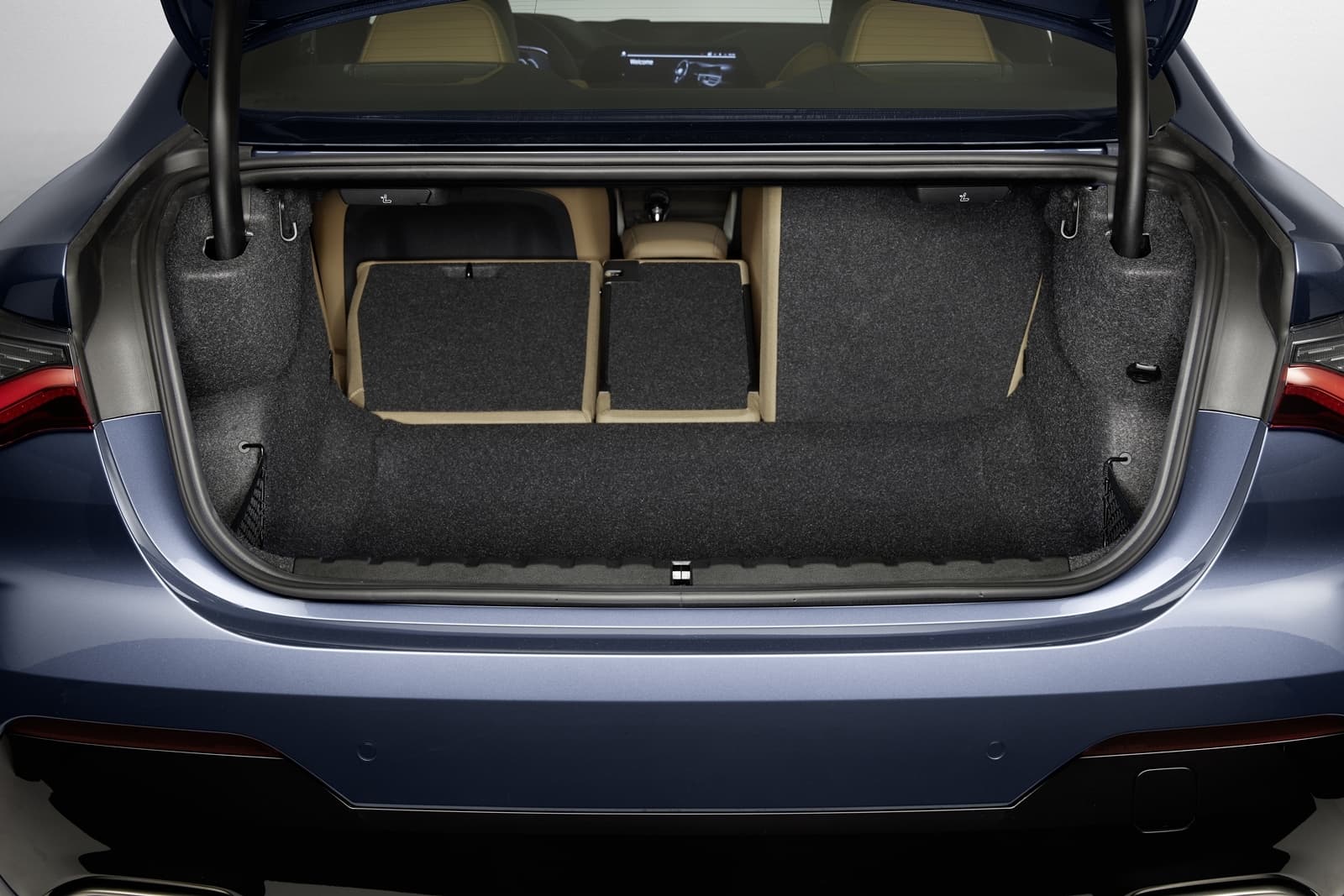 Capacidad y acabados del maletero del BMW Serie 4, funcional y espacioso.