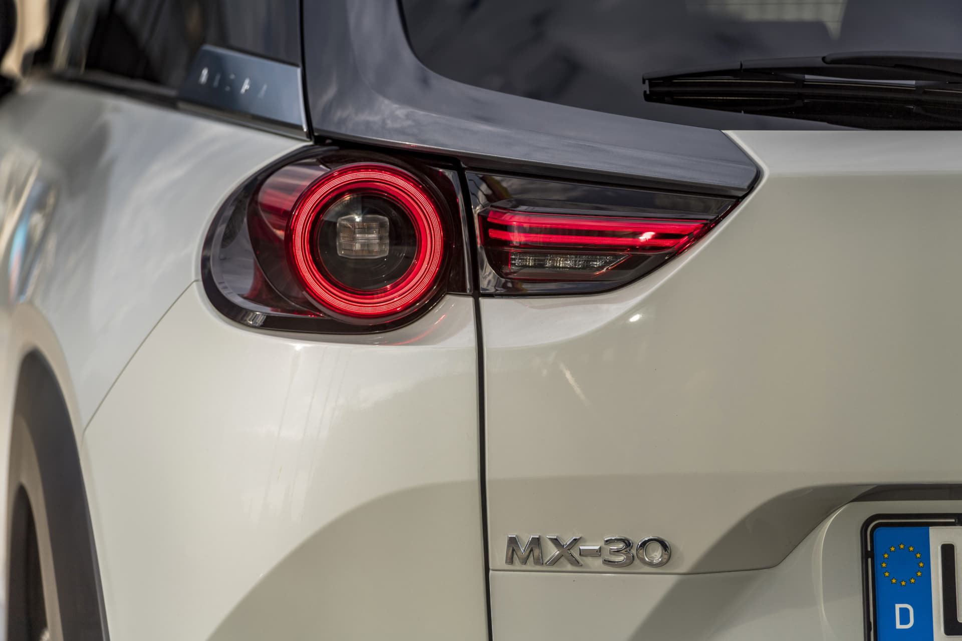 01 Detail Mazda Mx 30 Ceramic White Industrial Vintage