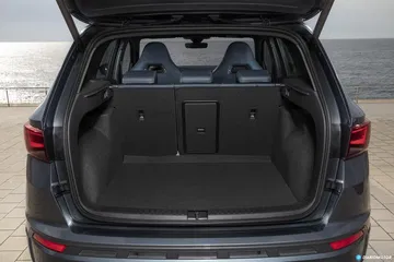 Amplio maletero del CUPRA Ateca con acabados premium y espacio generoso.