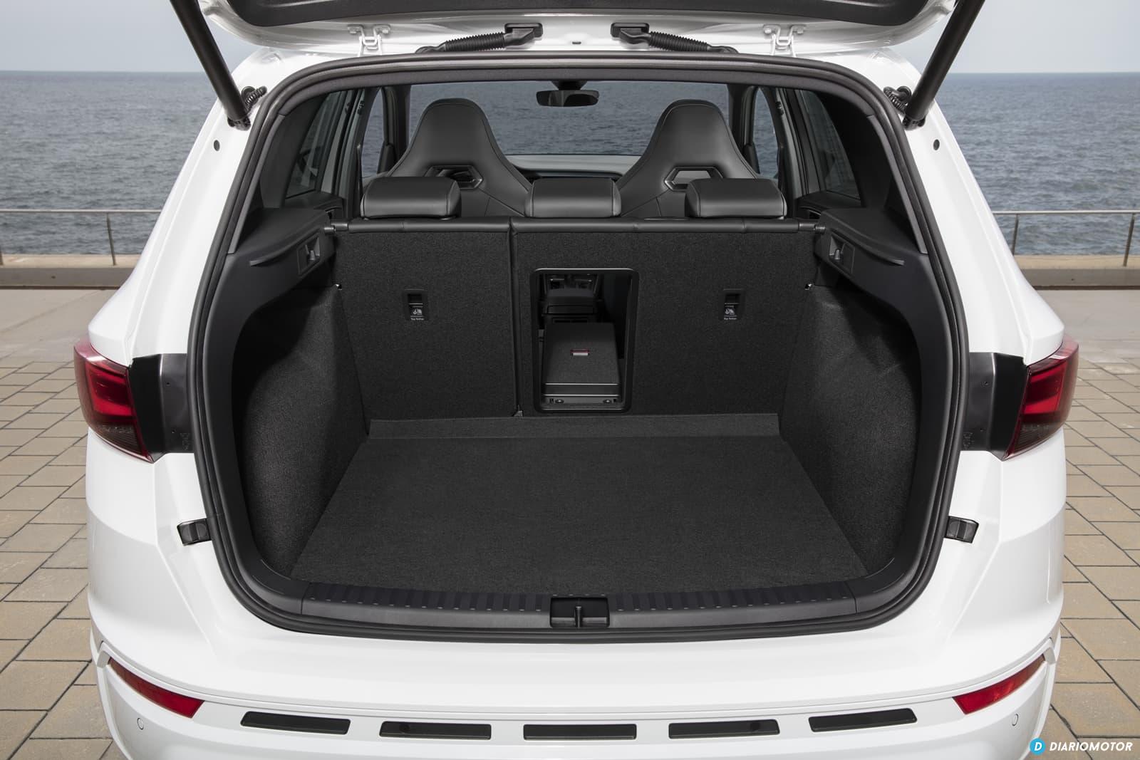 Vista del amplio maletero del CUPRA Ateca, ideal para viajes.