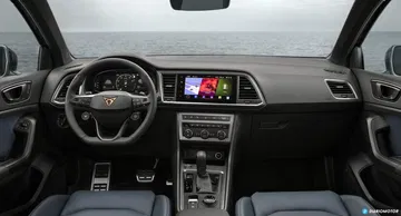 Vista del sistema de infotainment y mandos centrales del CUPRA Ateca.