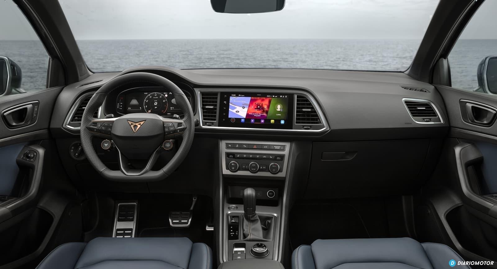 Vista del sistema de infotainment y mandos centrales del CUPRA Ateca.