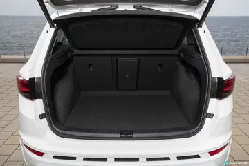 Vista del maletero del CUPRA Ateca destacando su amplitud y acabados.