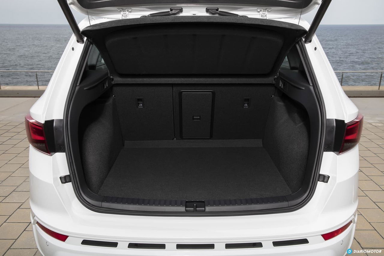Vista del maletero del CUPRA Ateca destacando su amplitud y acabados.