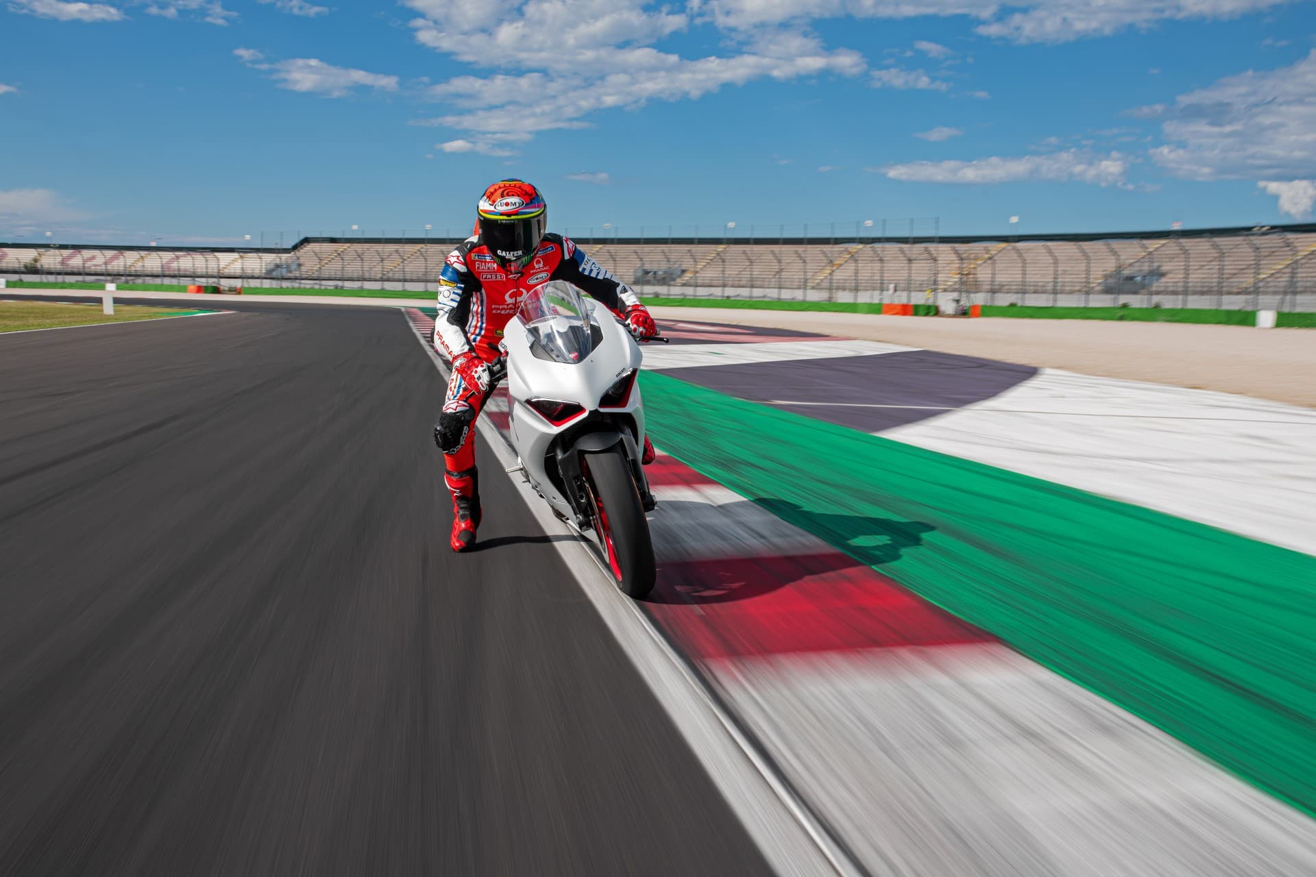Ducati Panigale V2 Ambience 1 Uc174104 High