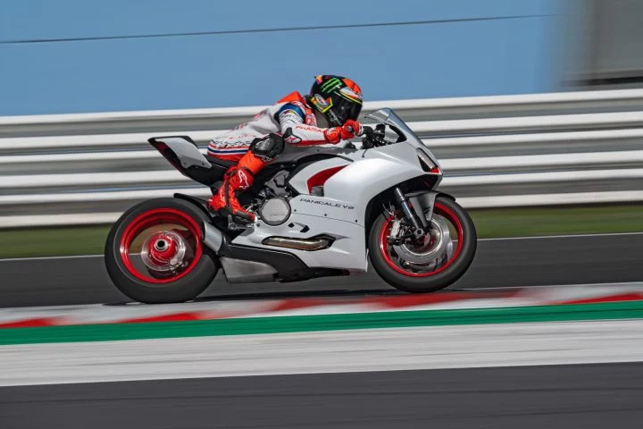 Ducati Panigale V2 Ambience 21 Uc174106 High