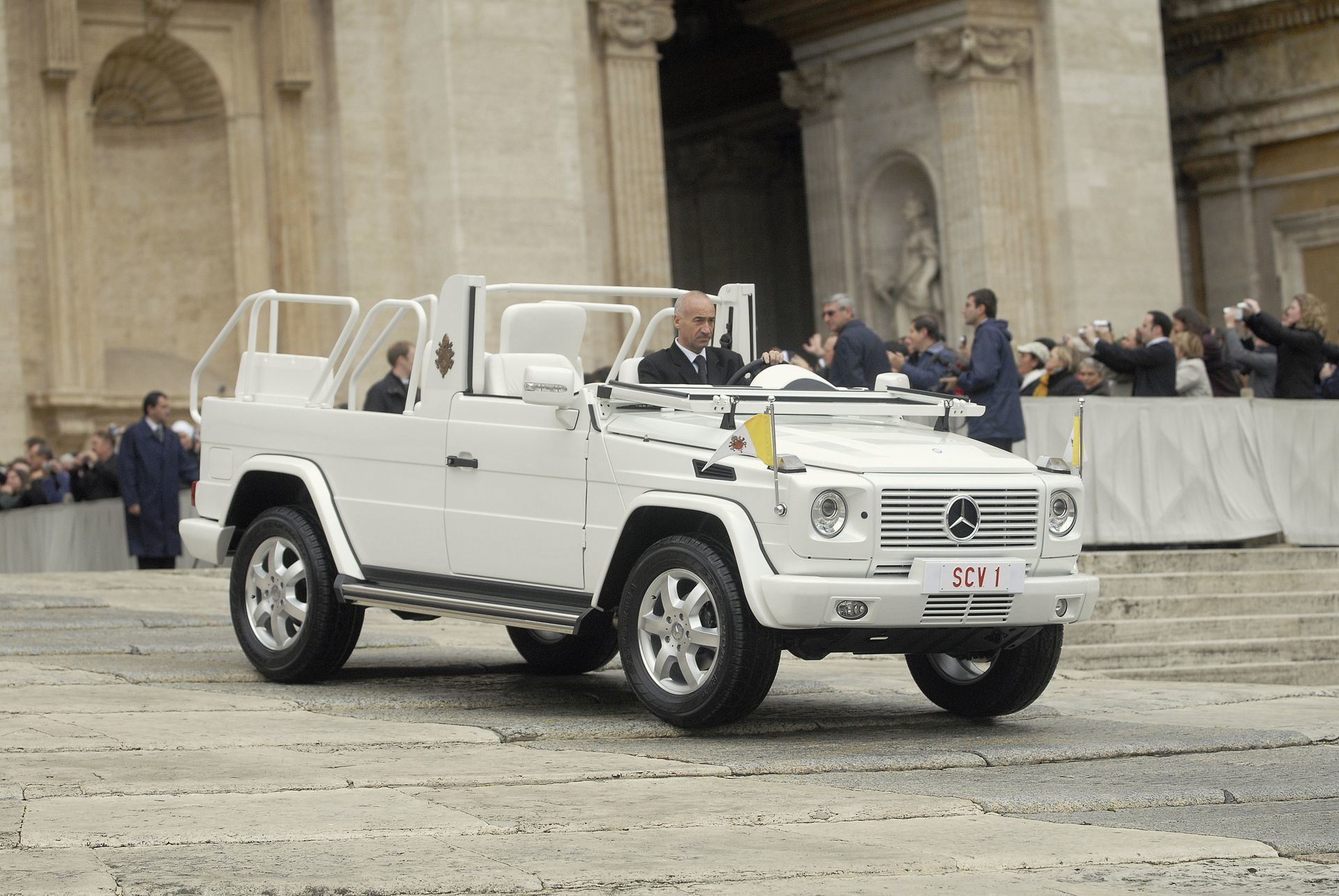 Premiere Vor 40 Jahren: „papamobil“ Auf Basis Der Mercedes Benz G Klasse Premiere 40 Years Ago: “popemobile” Based On The Mercedes Benz G Class