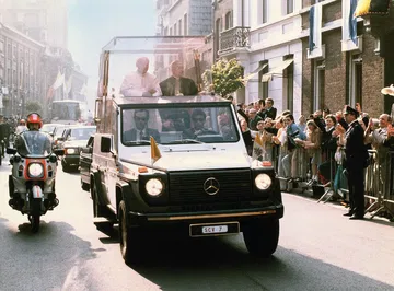 Premiere Vor 40 Jahren: „papamobil“ Auf Basis Der Mercedes Benz G Klasse Premiere 40 Years Ago: “popemobile” Based On The Mercedes Benz G Class