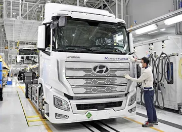 Hyundai Xcient Fuel Cell 14