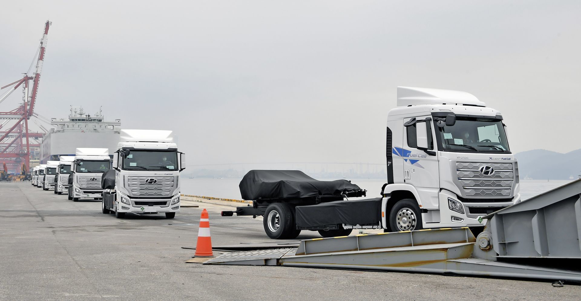 Hyundai Xcient Fuel Cell 8