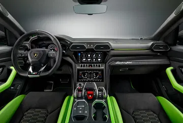 Lamborghini Urus 10000 Unidades Pearl Capsule 02