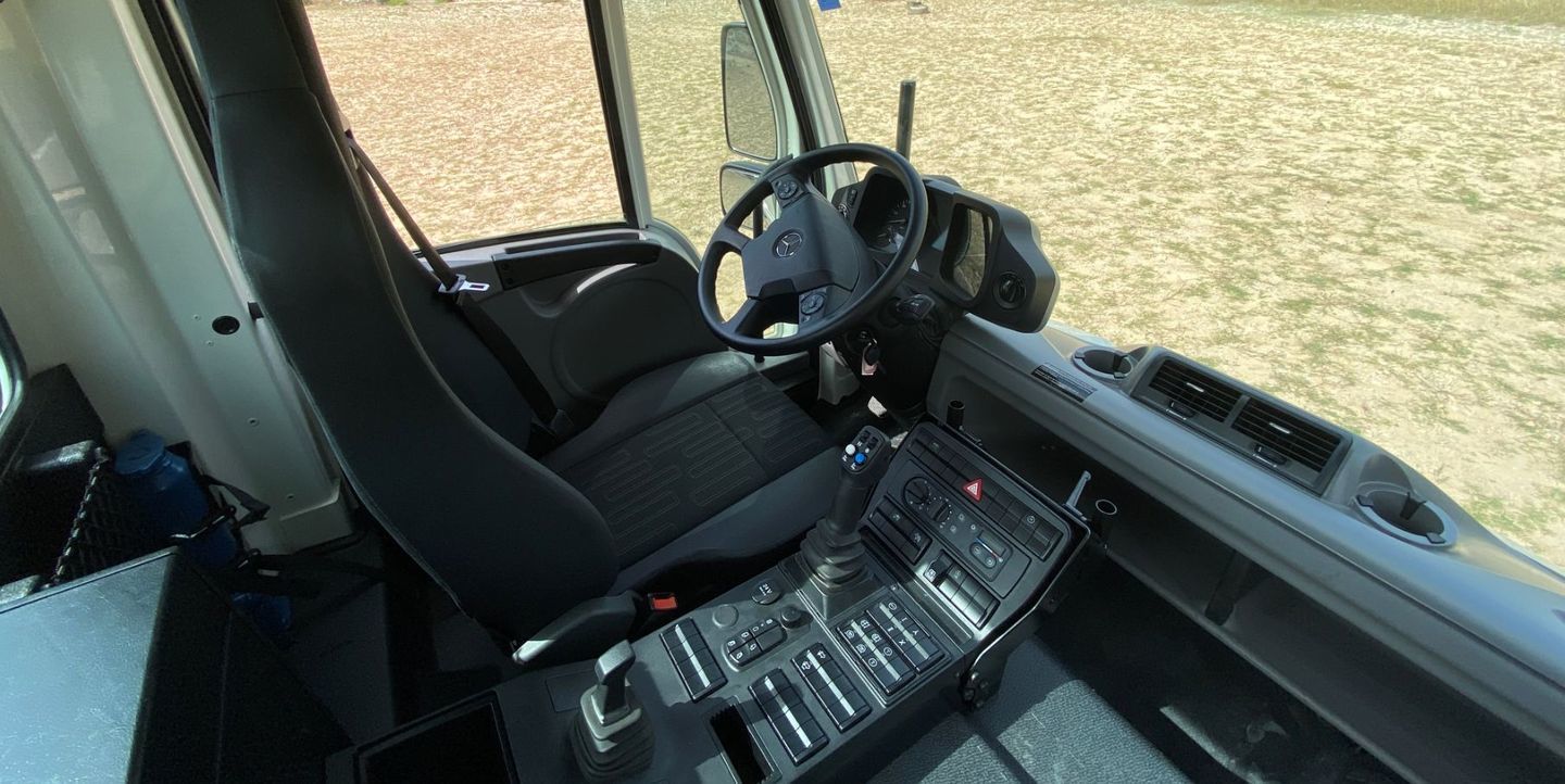Prueba Mercedes Unimog Interior