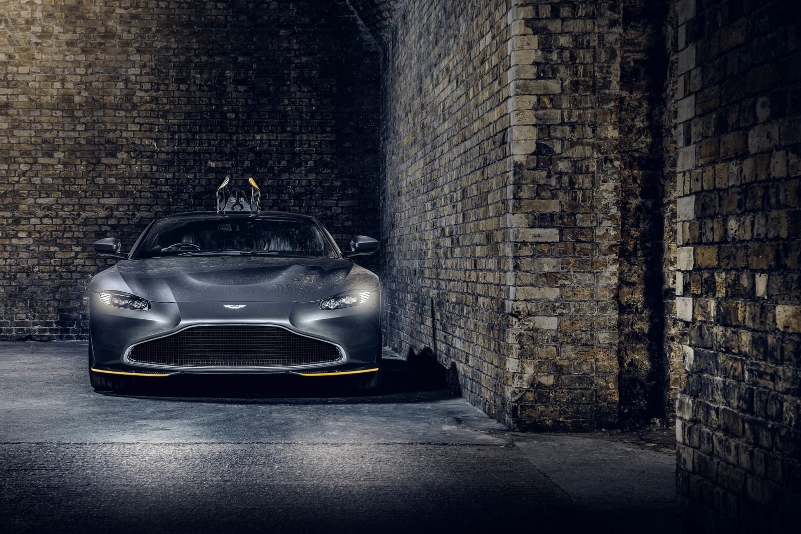 Aston Martin Vantage Dbs 007 0820 017