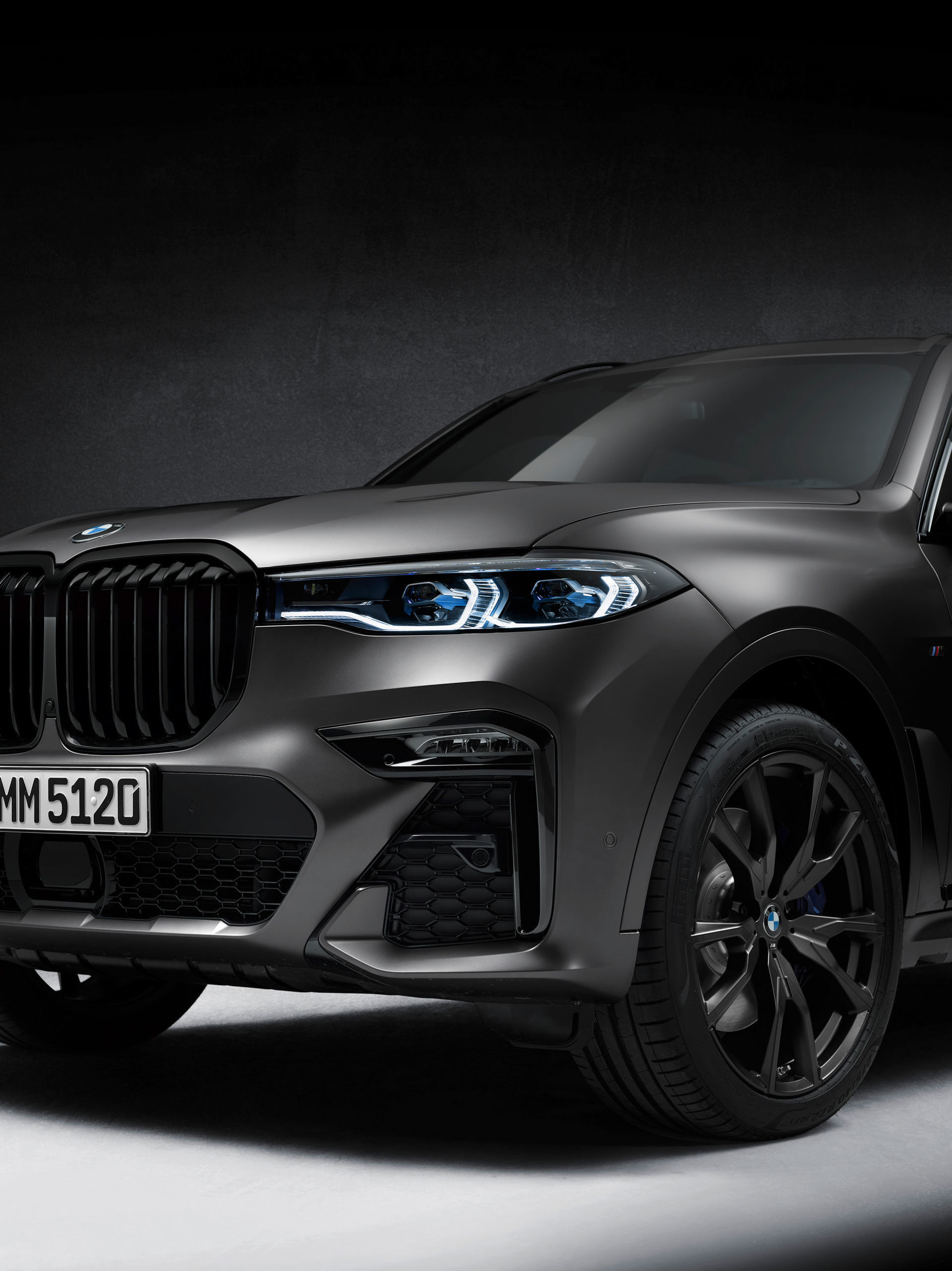 Bmw X7 Dark Shadow Edition 11