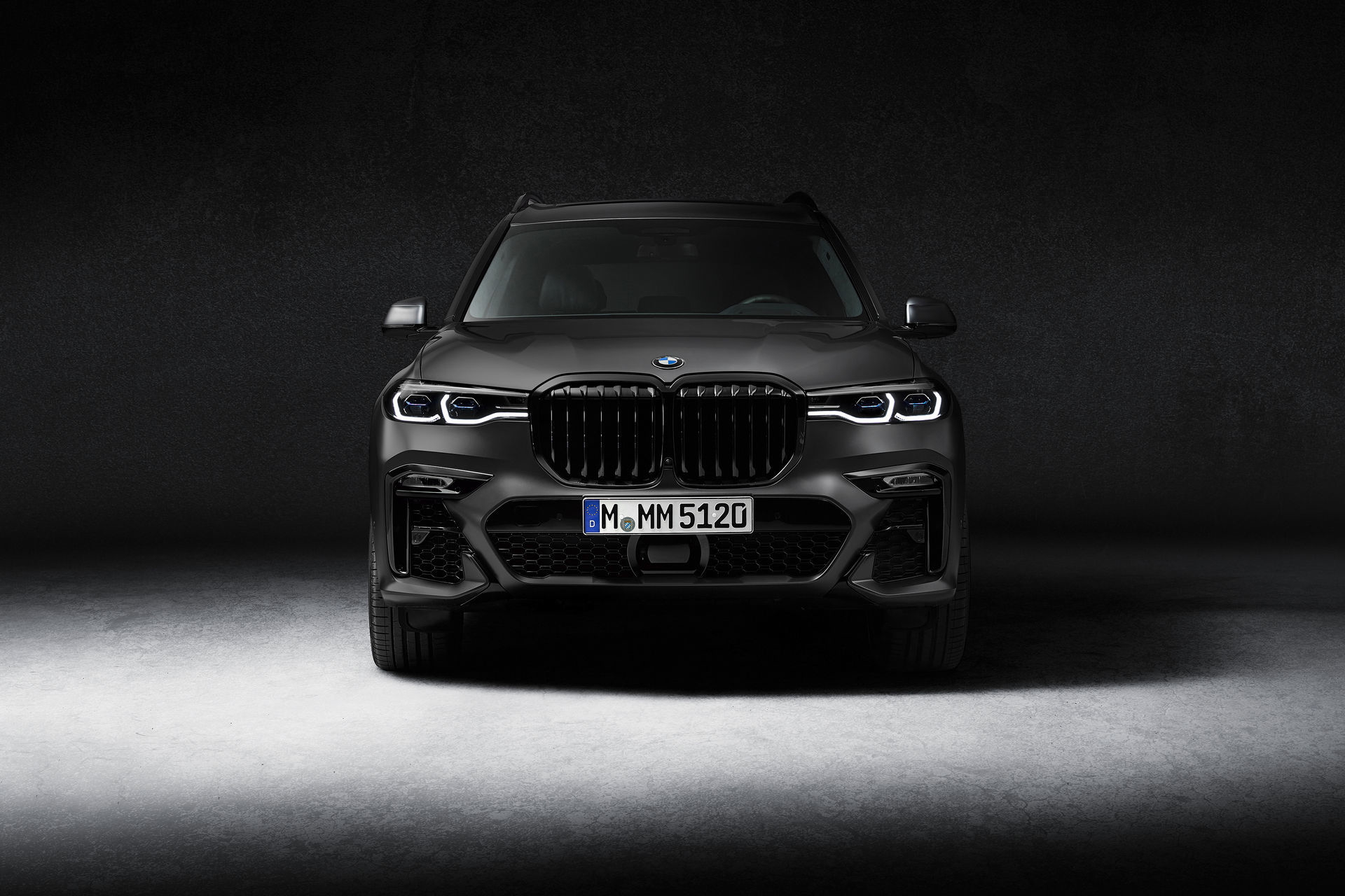 Bmw X7 Dark Shadow Edition 13