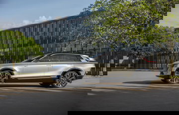 Cadillac Lyriq Ev Concept 2