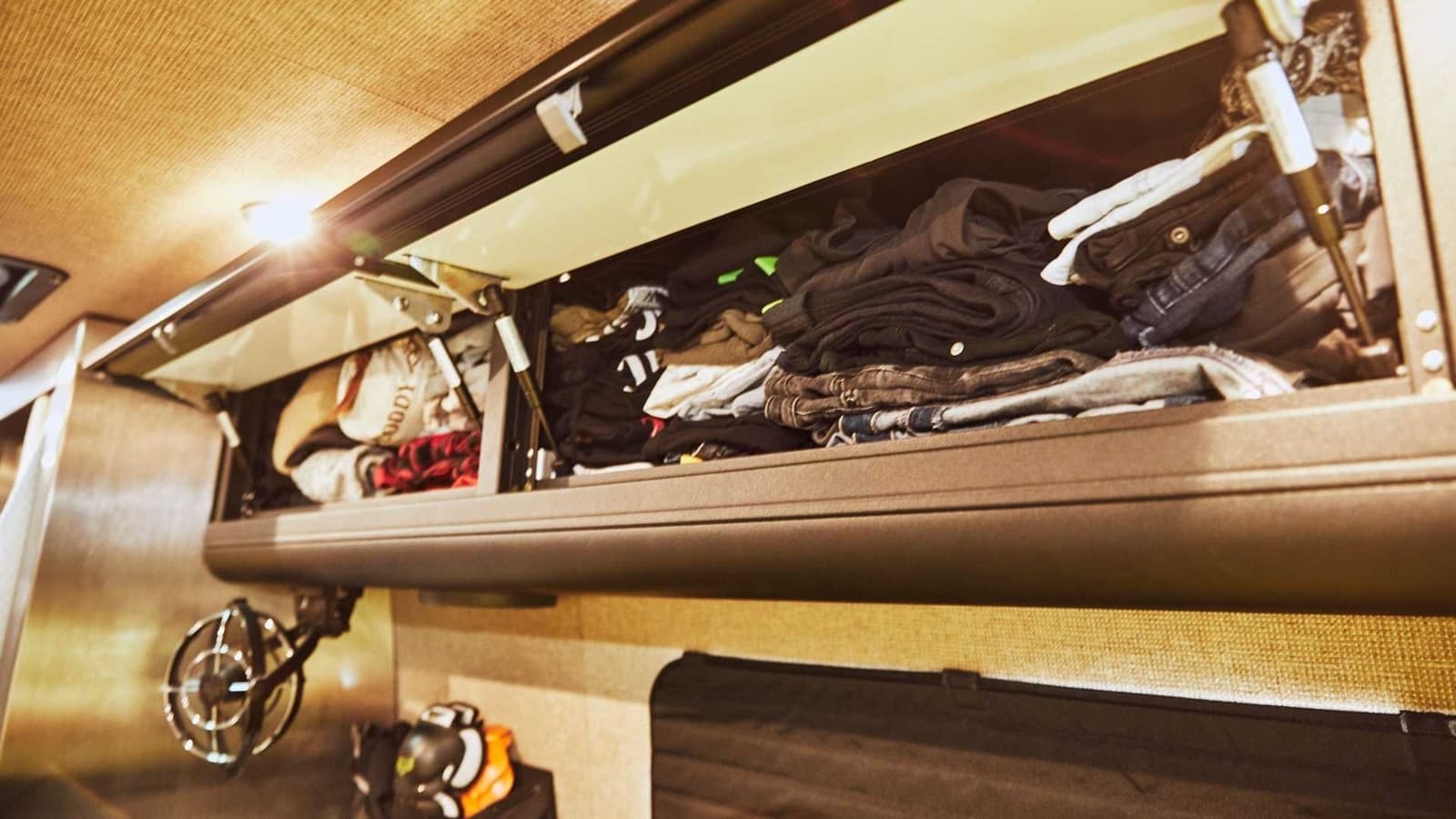 Mercedes Sprinter Camper Bruce Banner 0820 013