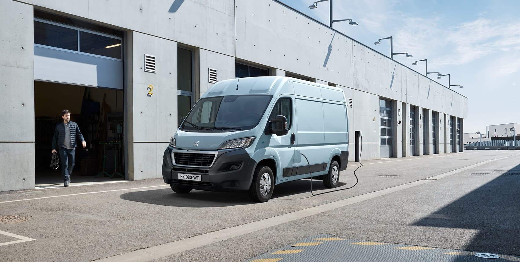 Peugeot E Boxer Furgoneta Electrica 01