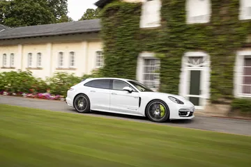 Porsche Panamera 4s E Hybrid Sport Turismo 2021 43