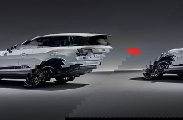 Audi Q2 en una toma lateral, resaltando su diseño compacto y deportivo.