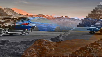 Vista lateral del Audi Q5 Sportback revelando su diseño aerodinámico