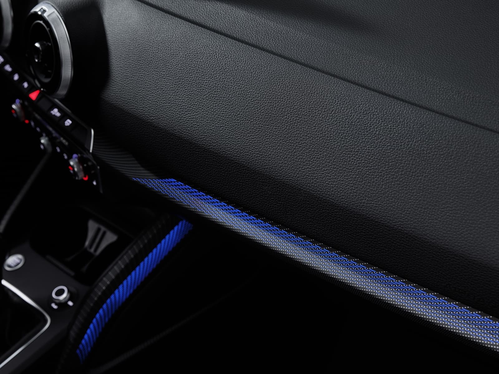 Detalle de la iluminación interior del Audi Q2.