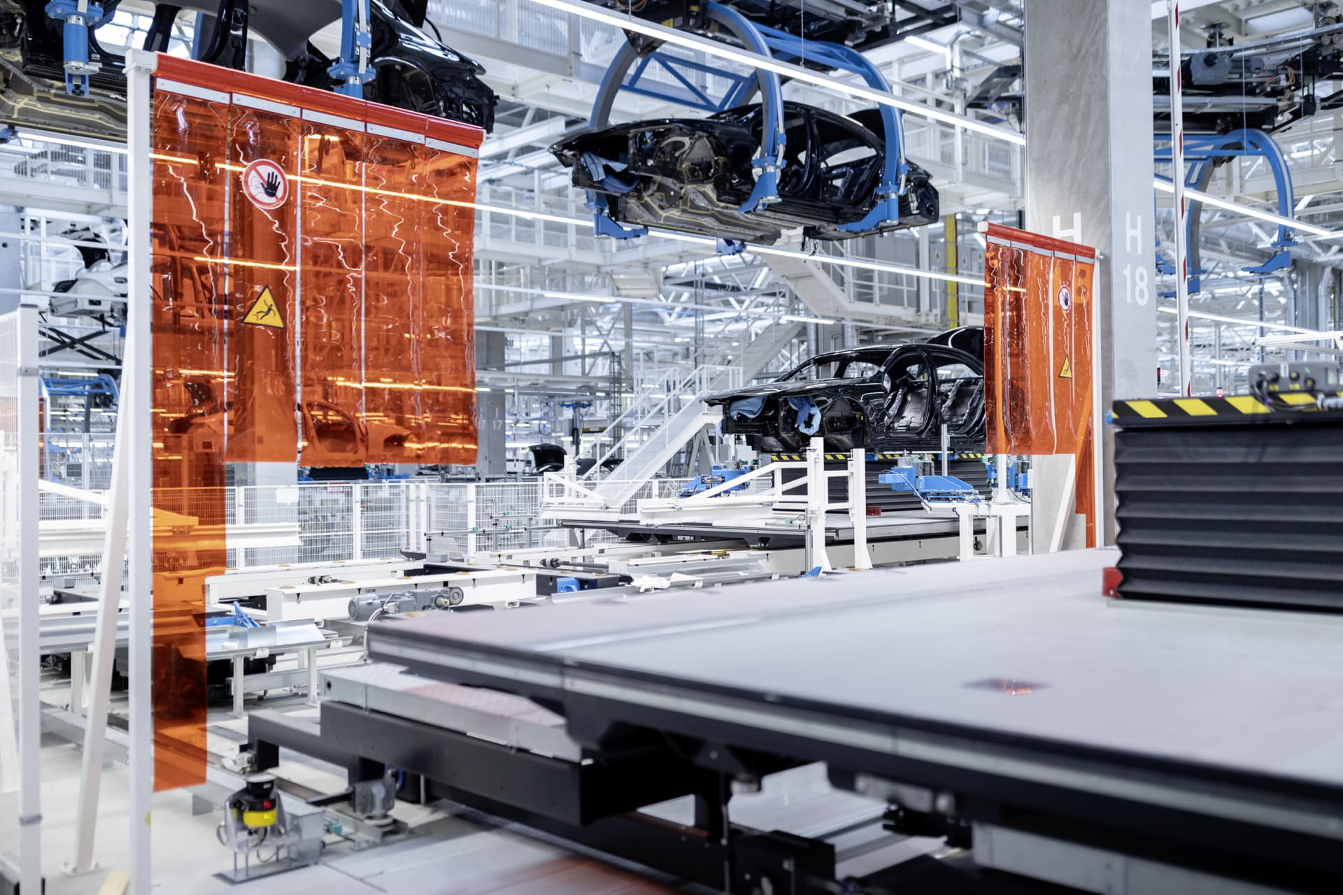 Feierliche Eröffnung Der Factory 56 Und Produktionsstart Der Neuen Mercedes Benz S Klasse: Mercedes Benz Präsentiert Mit Der Factory 56 Die Zukunft Der Produktion Official Opening Of Factory 56 And Start Of Production Of The New Mercedes Benz S Class :