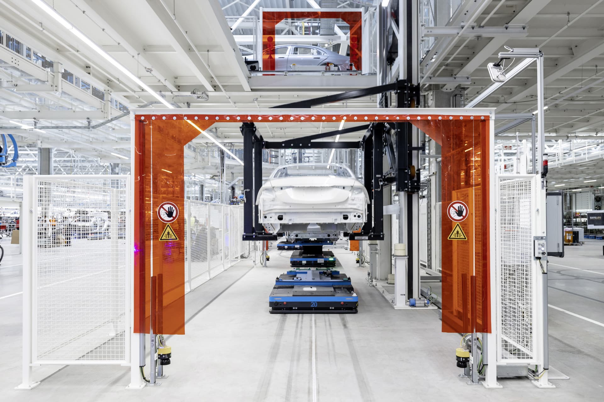 Feierliche Eröffnung Der Factory 56 Und Produktionsstart Der Neuen Mercedes Benz S Klasse: Mercedes Benz Präsentiert Mit Der Factory 56 Die Zukunft Der Produktion Official Opening Of Factory 56 And Start Of Production Of The New Mercedes Benz S Class :