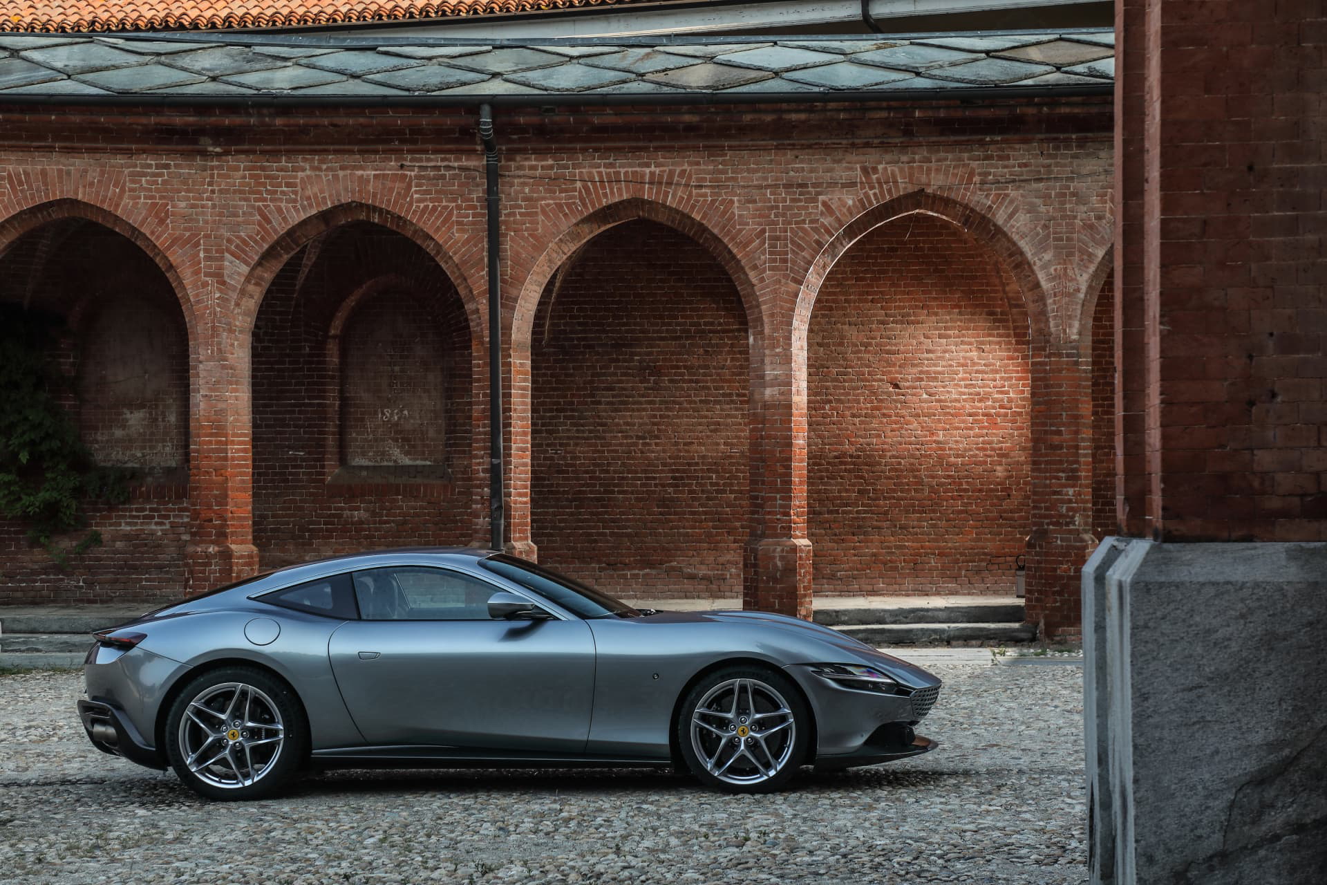Ferrari Roma Grigio Titanio 011