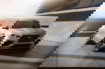 Jaguar F-PACE exhibiendo su elegante diseño frontal y lateral.