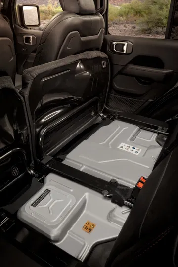 The Jeep® Wrangler 4xe's 400 Volt, 17kwh Battery Pack Mounts Ben