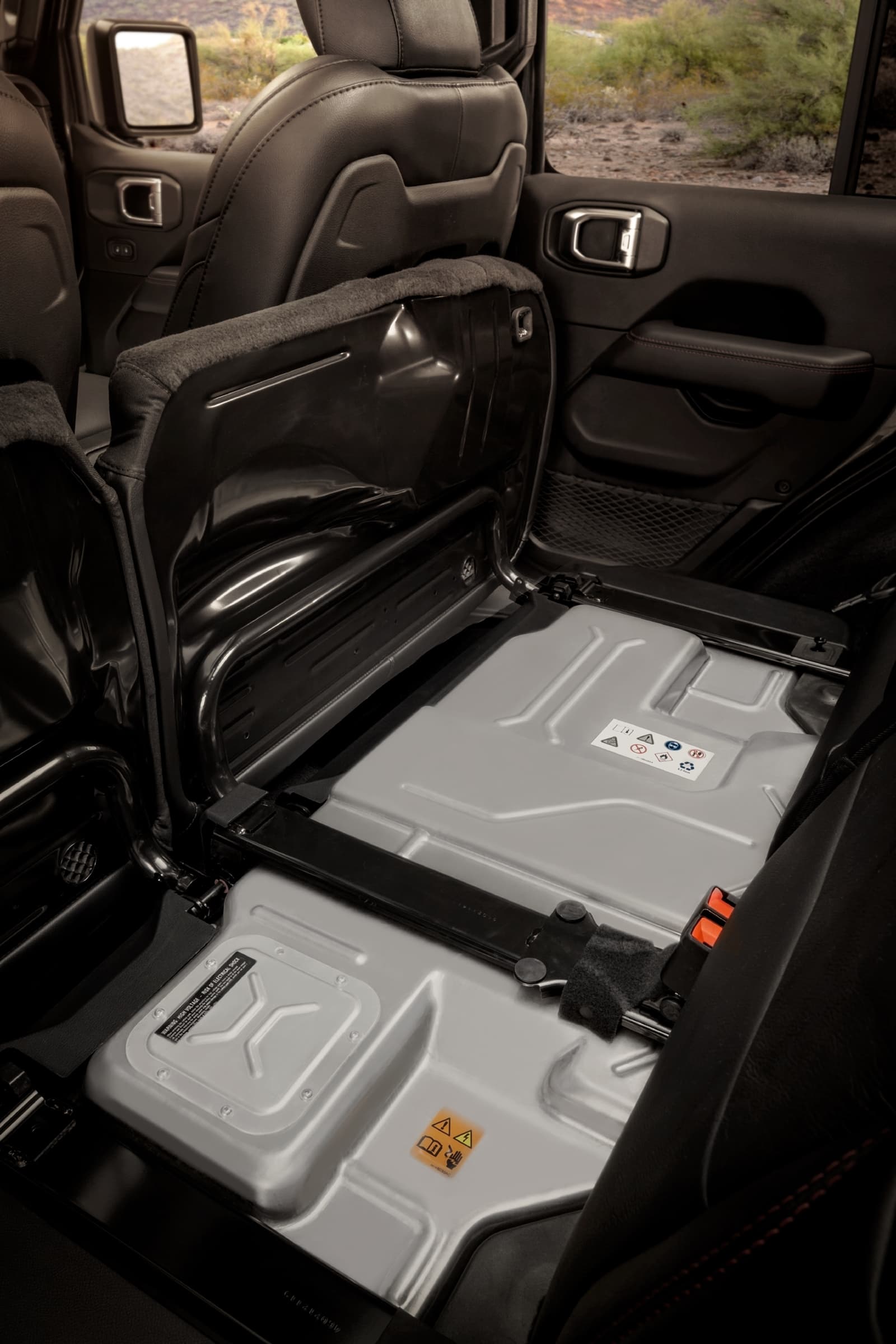The Jeep® Wrangler 4xe's 400 Volt, 17kwh Battery Pack Mounts Ben