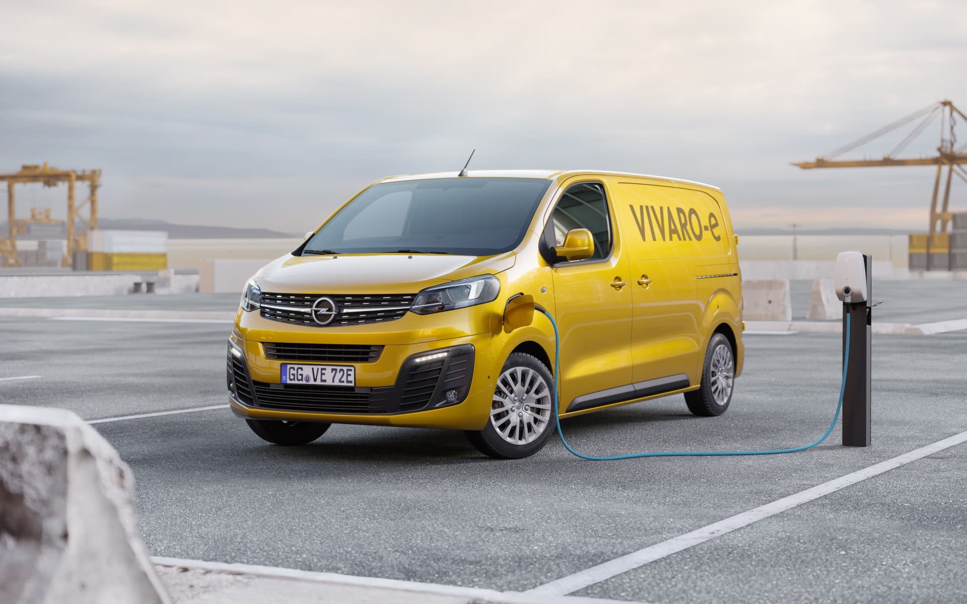 Opel Vivaro E 02