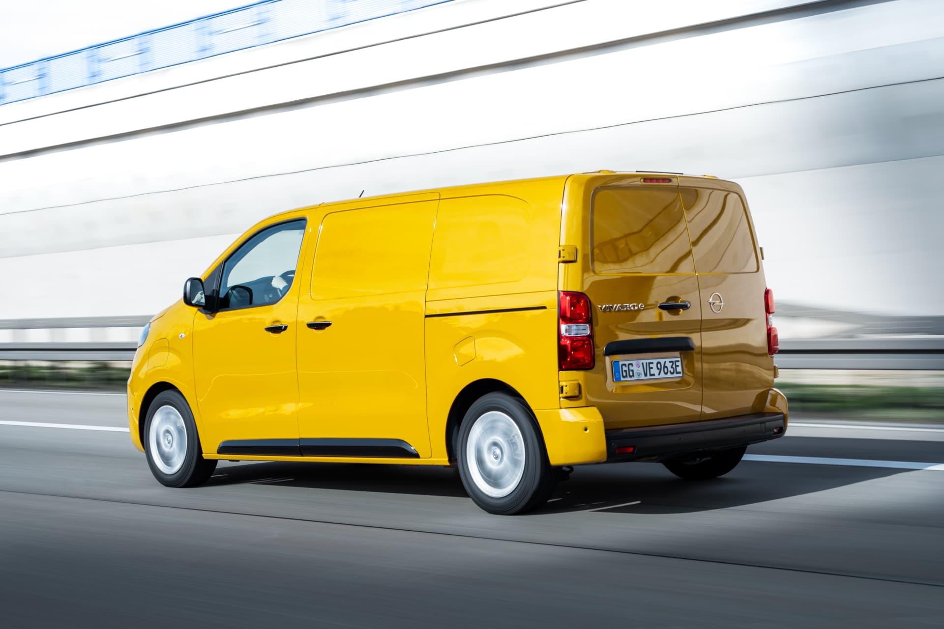 Opel Vivaro E 04