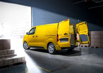 Opel Vivaro E 08