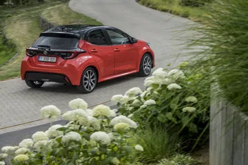 Toyota Yaris Rojo 2020 Movimiento Prueba 01