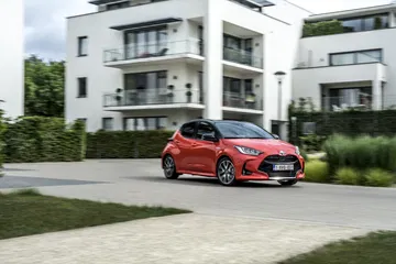 Toyota Yaris Rojo 2020 Movimiento Prueba 03