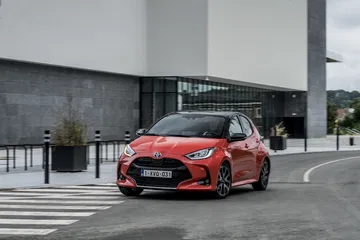 Toyota Yaris Rojo 2020 Movimiento Prueba 10
