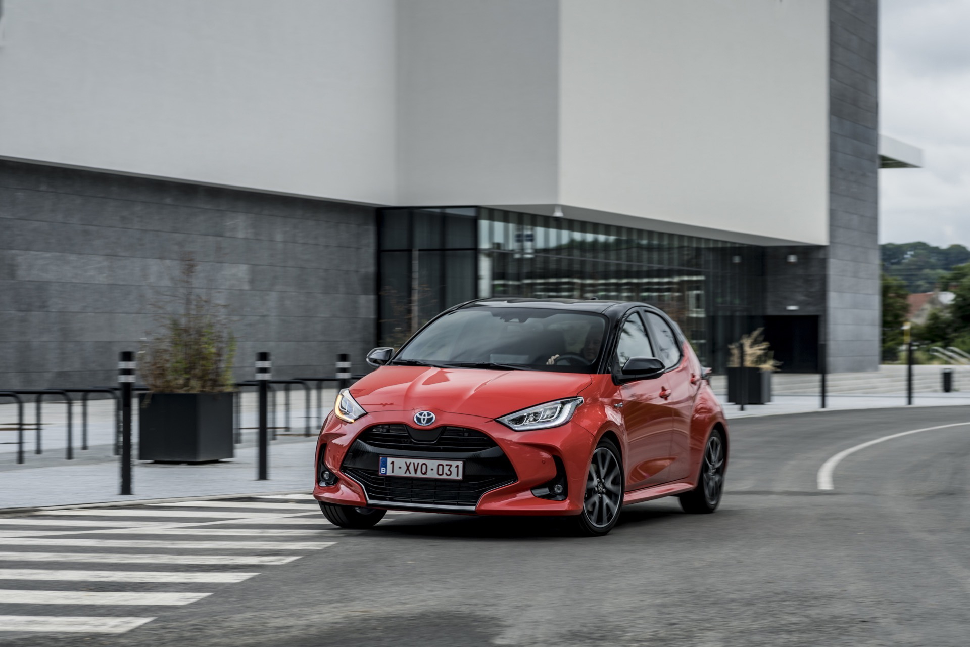 Toyota Yaris Rojo 2020 Movimiento Prueba 10