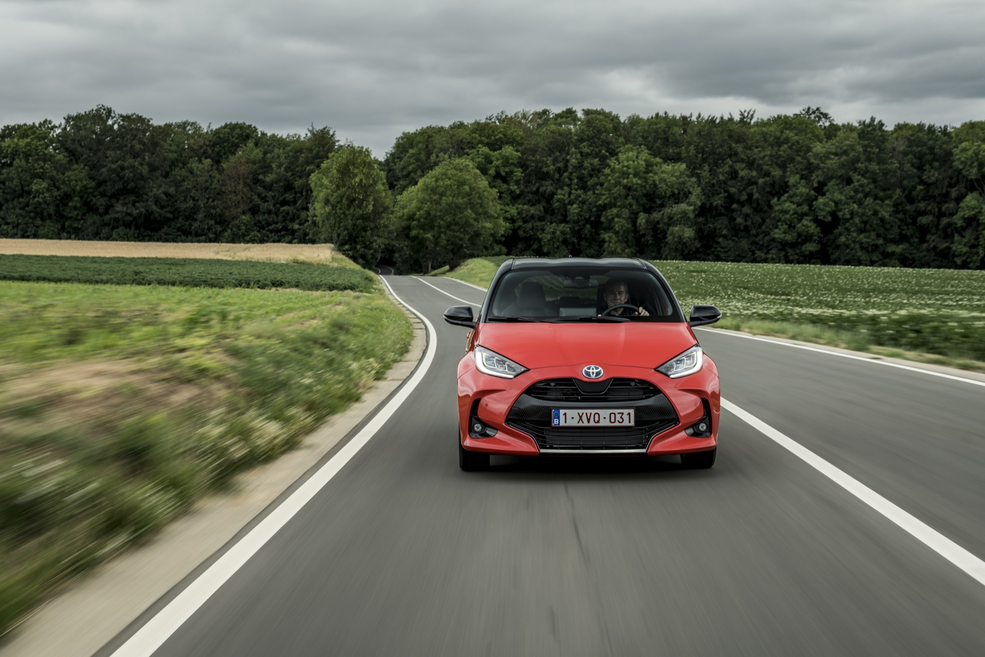 Toyota Yaris Rojo 2020 Movimiento Prueba 12