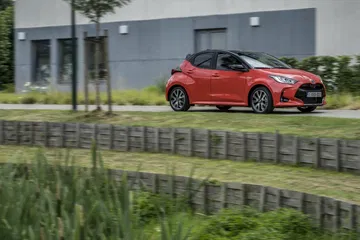 Toyota Yaris Rojo 2020 Movimiento Prueba 23