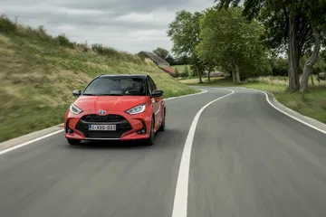 Toyota Yaris Rojo 2020 Movimiento Prueba 25