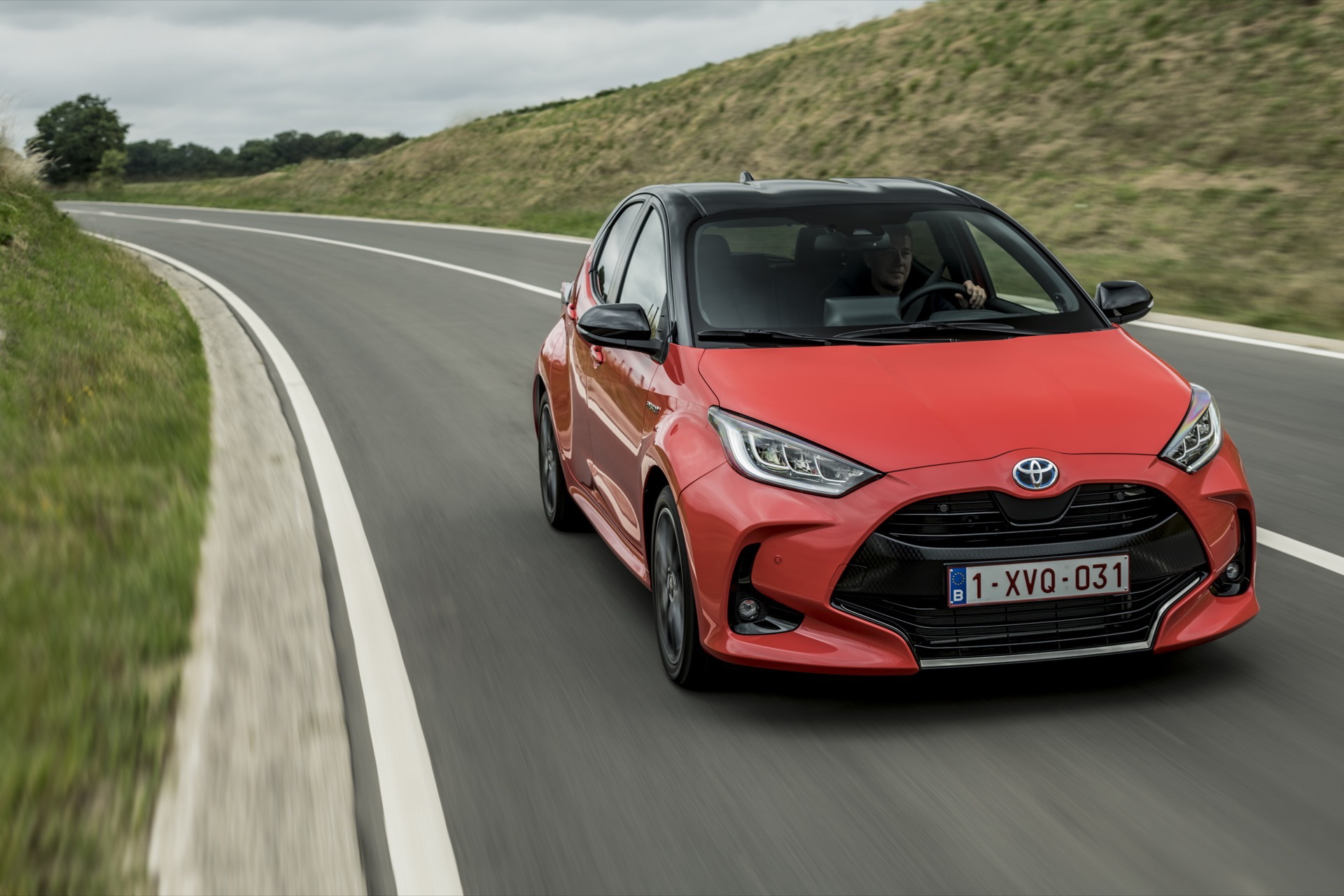 Toyota Yaris Rojo 2020 Movimiento Prueba 31