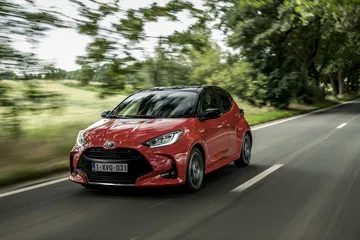 Toyota Yaris Rojo 2020 Movimiento Prueba 32