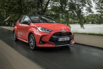 Toyota Yaris Rojo 2020 Movimiento Prueba 40