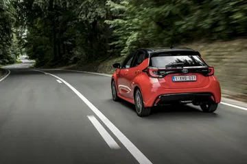 Toyota Yaris Rojo 2020 Movimiento Prueba 45