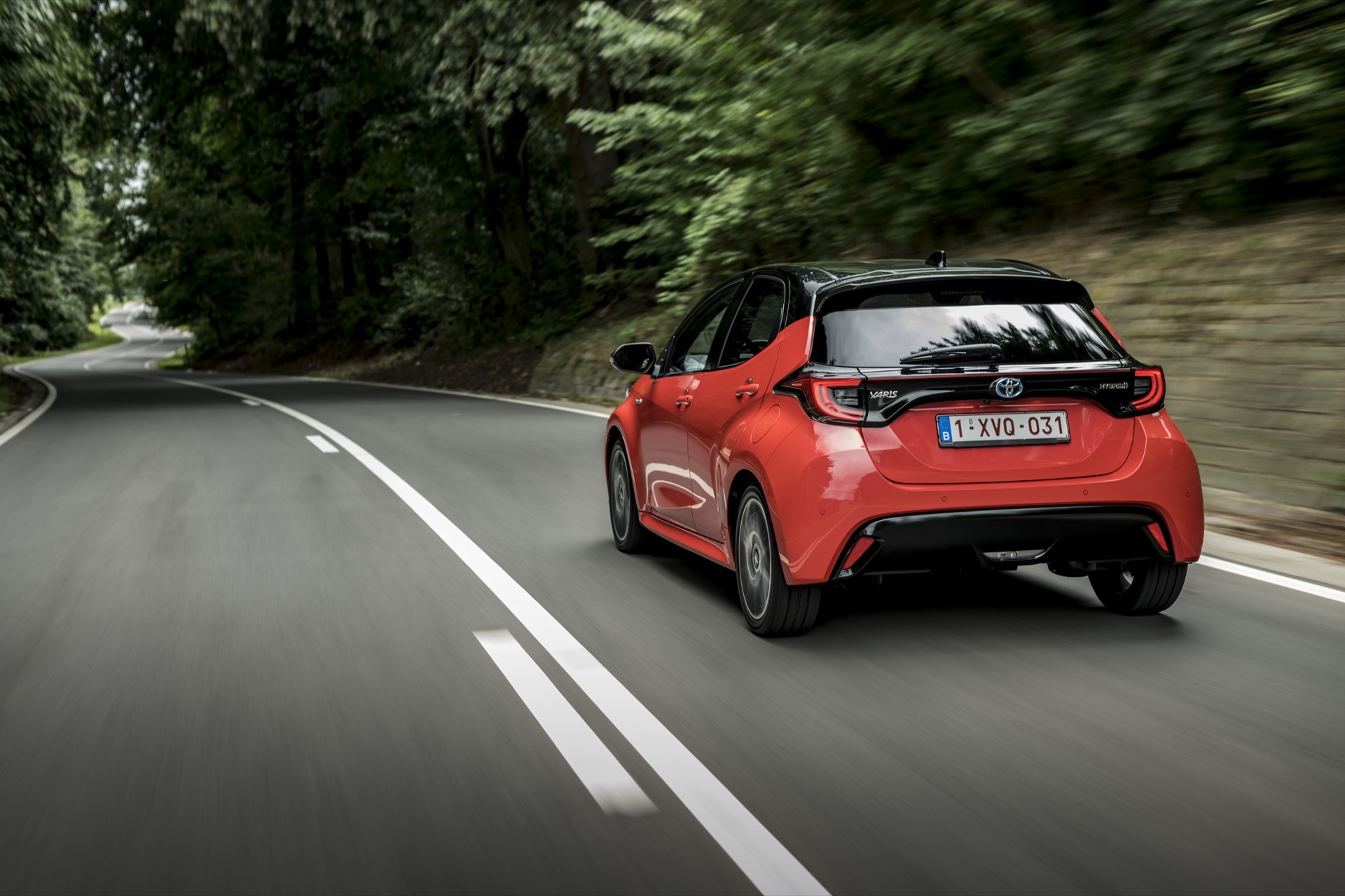 Toyota Yaris Rojo 2020 Movimiento Prueba 45