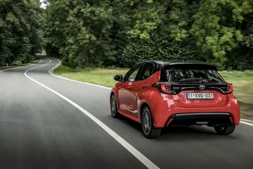 Toyota Yaris Rojo 2020 Movimiento Prueba 47