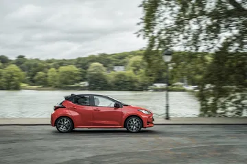 Toyota Yaris Rojo 2020 Movimiento Prueba 52