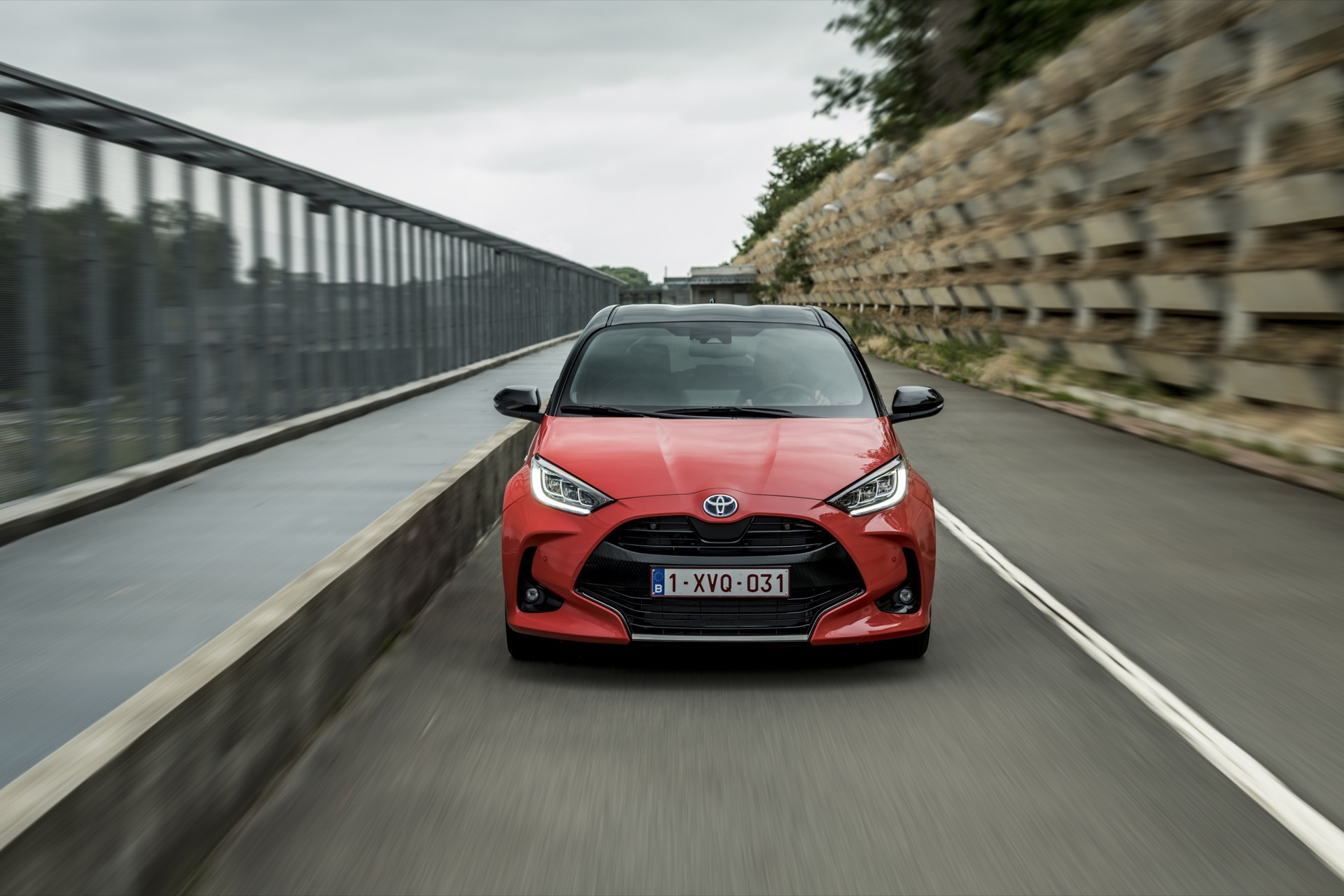 Toyota Yaris Rojo 2020 Movimiento Prueba 57